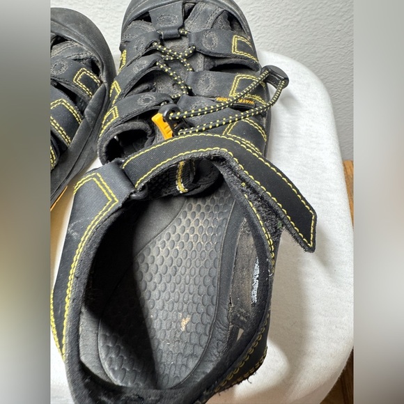 Keen Men’s Newport H2 Closed Toe Black Yellow Outdoor Rugged Sandals Size 6 - Picture 9 of 13
